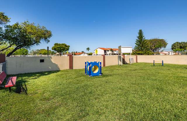 Lago Club Apartments Gallery 3