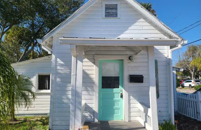 1 bedroom Historic Cottage half Block from Canal photos photos