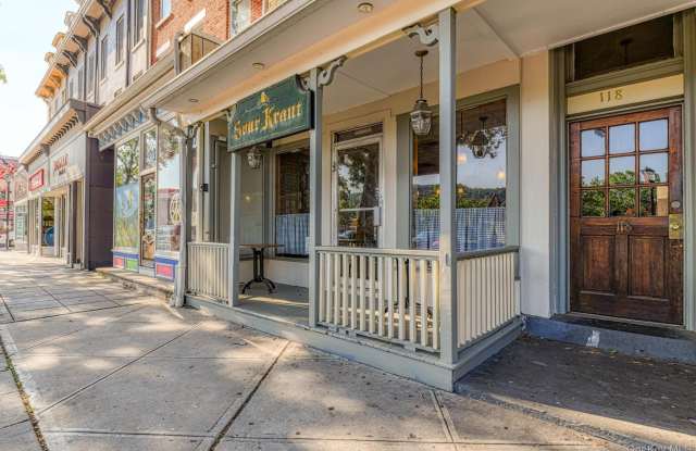 118 Main Street unit: 4 photos photos