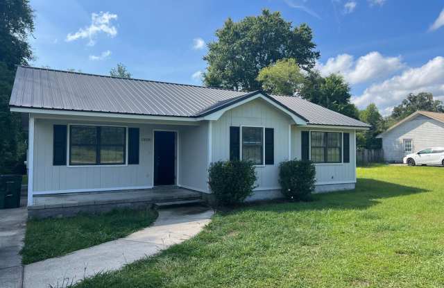 SUMMER MOVE-IN SPECIAL AND RATE DROP ALERT!** photos photos