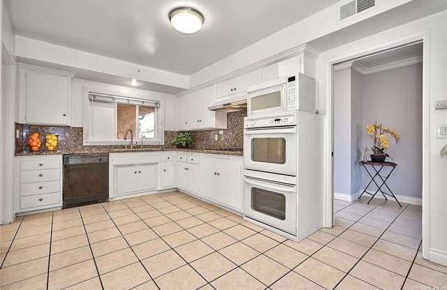 1024 Kroeger Avenue Gallery 2