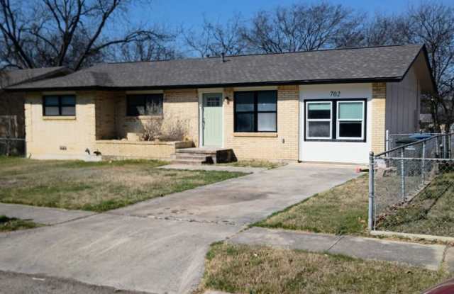 Spacious 4-Bedroom Home in a Great Neighborhood – Remodeled  Move-In Ready! photos photos