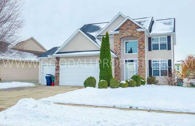 5 Bedroom, 4 bath Two-story in Urbandale but the Waukee School District! - 15914 Monroe Court, Urbandale, IA 50323