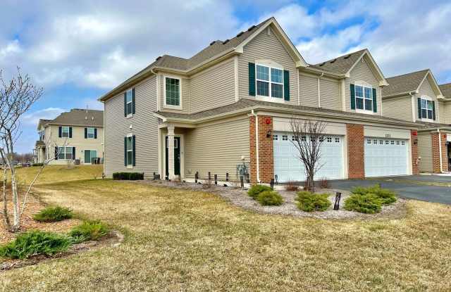 Charming 3-bedroom, 2.5-bathroom end unit townhome located in the Raintree Village Subdivision! - 1231 Hawk Hollow Drive, Yorkville, IL 60560