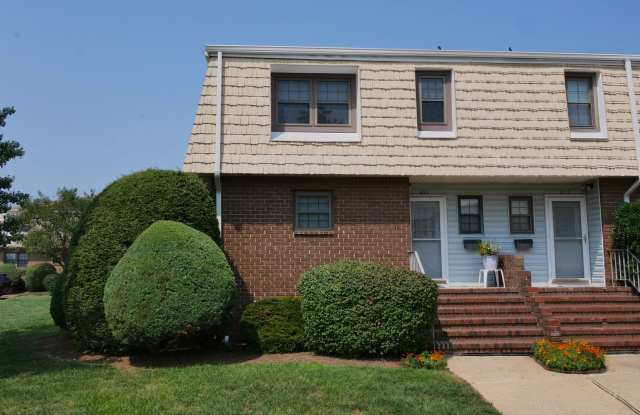 End Unit Townhouse with Full Basement 2BR and 1 Full Bath and 2 Half Baths - 821 Victoria Court, Somerset County, NJ 08844
