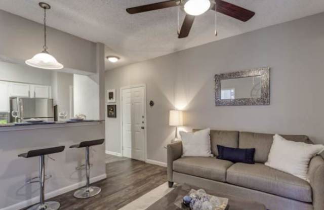 1562 NW Crossroads Gallery 1