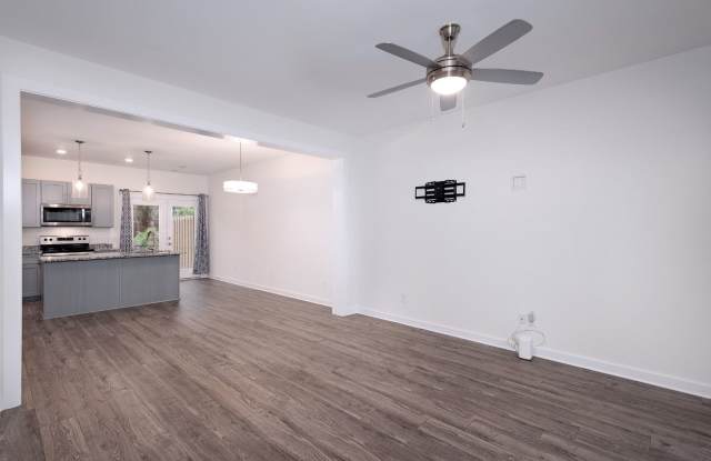 Like new townhome that is sure to impress! Gallery 4