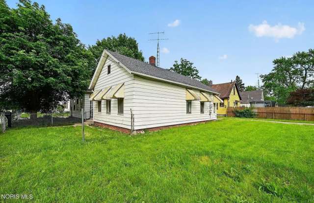 Spacious Toledo Home with Large Yard Gallery 3