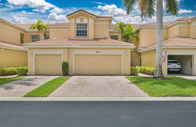 **Coach Home in Jonathans Bay - 3/2 + Den -  Water Views - 2 Car Garage** Gallery 1