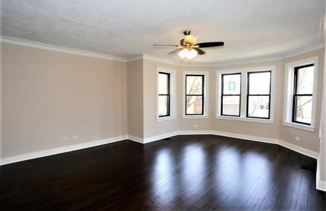 4447 N Rockwell St photos photos
