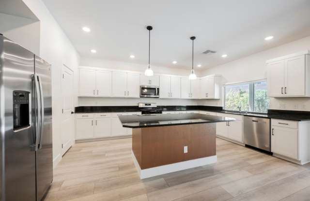 Beautiful And Stunning Home In Southwest!  Move In Ready! Gallery 1