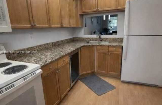 1701 NW 75th Ave photos photos