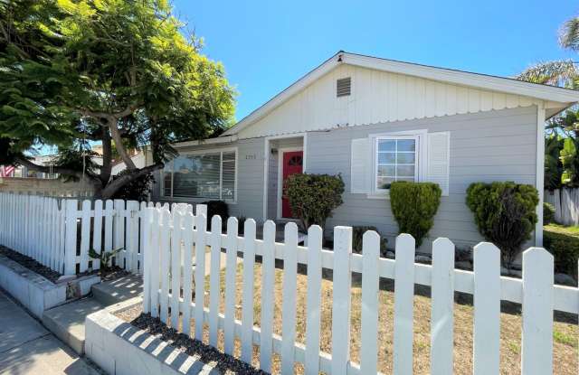 2 Bed 1 Bath w/Den-Pierpont Beach Home with Yard! Gallery 3