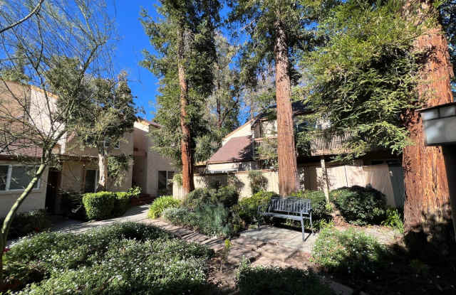 LOCATION! Move-in ready 2+2 w/parking, pool + balcony! photos photos