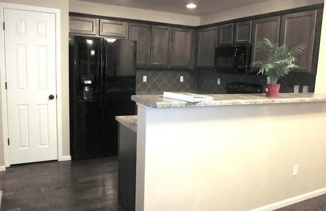 FALL MOVE IN SPECIAL!! Gallery 3