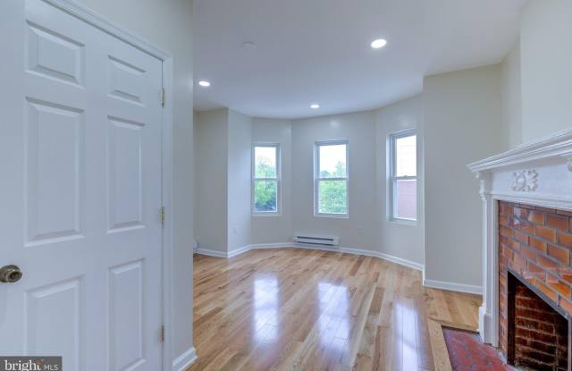 4924 CHESTNUT Street Gallery 3