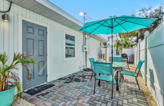 2084 GROVE STREET photos photos