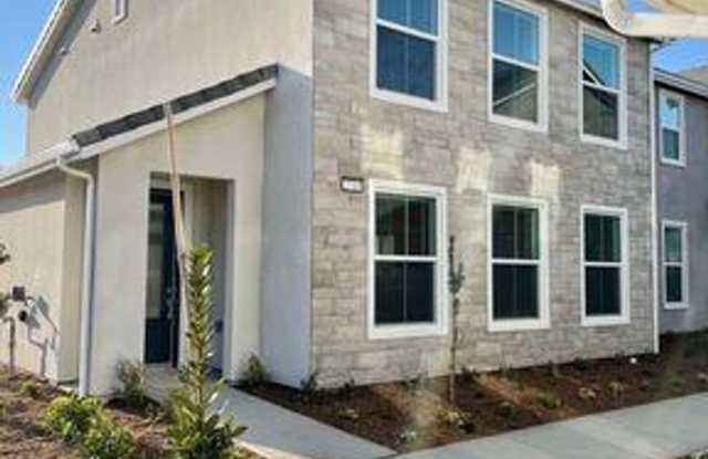 Beautiful Newer 3 Bedrooms 2.5 Baths Home with SOLAR!!! photos photos