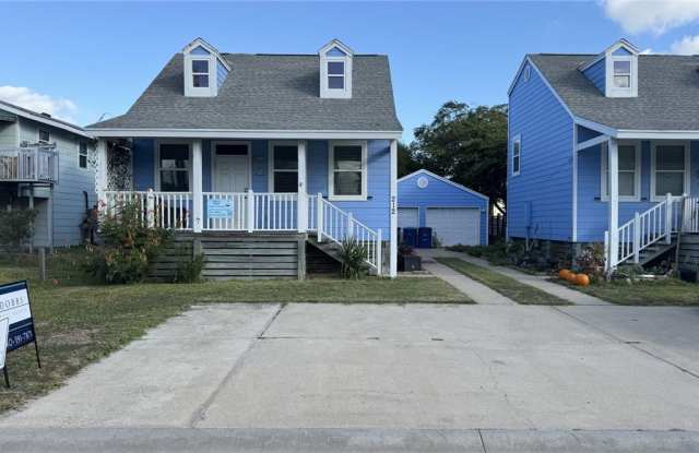 212 W Roberts Avenue - 212 West Roberts Avenue, Port Aransas, TX 78373