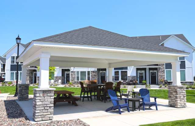 2438 Blossom Circle N Gallery 3