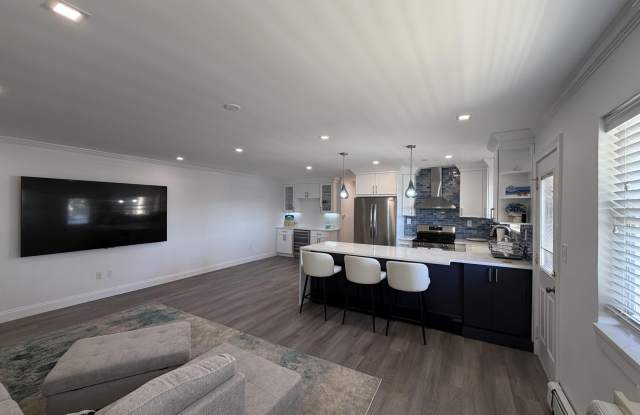 135 Wharfside Drive Gallery 3