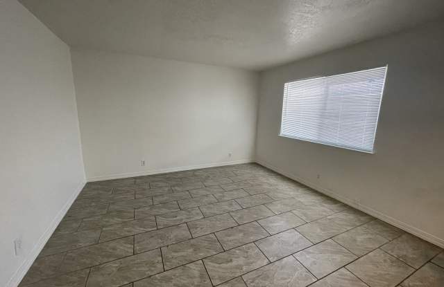 520 Tennessee St Ne - 520 Tennessee Street Northeast, Albuquerque, NM 87108
