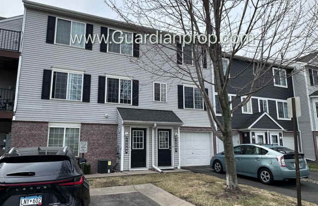 Apple Valley Town Home, 1 Car Garage, Laundry in Unit, Storage - 15581 Flight Way, Apple Valley, MN 55124
