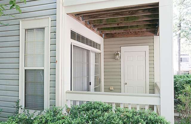 2-Bedroom Condo in Bentley Place Rockville Gallery 4