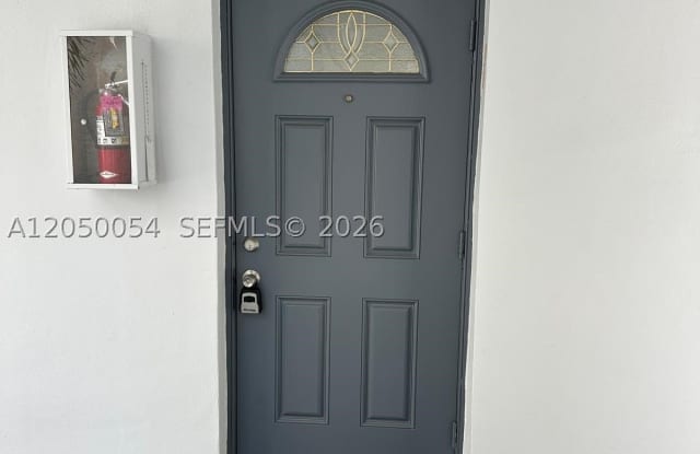 9410 Live Oak Pl Gallery 4