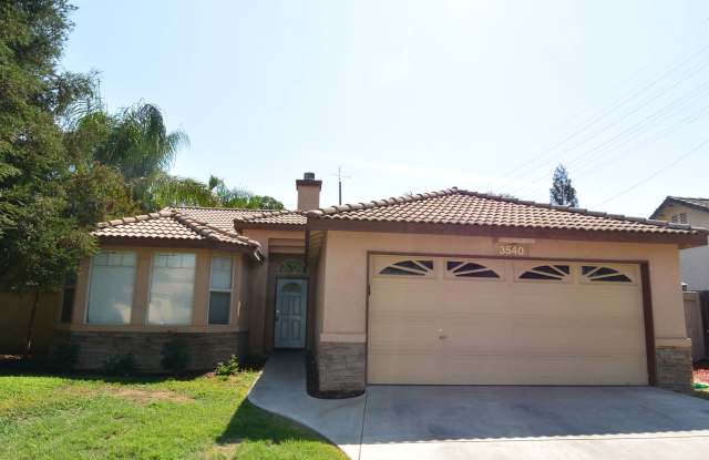 3 bedroom 2 bathroom home in South East Visalia off of Caldwell and Ben Maddox photos photos