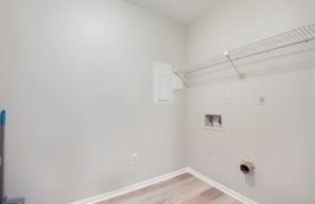 737 HEAVENS Drive Gallery 4