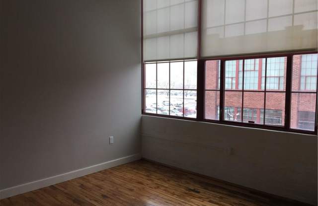 165 Main St Gallery 4