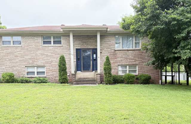 5760 Saundersville Road photos photos