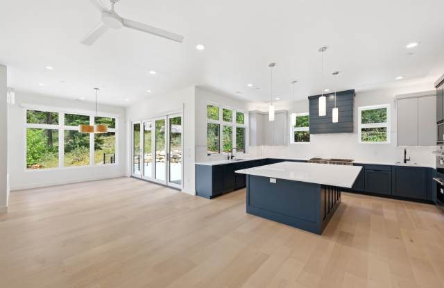 4043 W Crest Ct Gallery 2