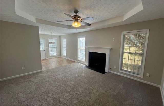 209 HUNT CLUB Circle Gallery 2