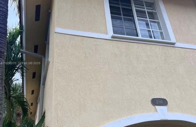 2098 NE 167th St photos photos