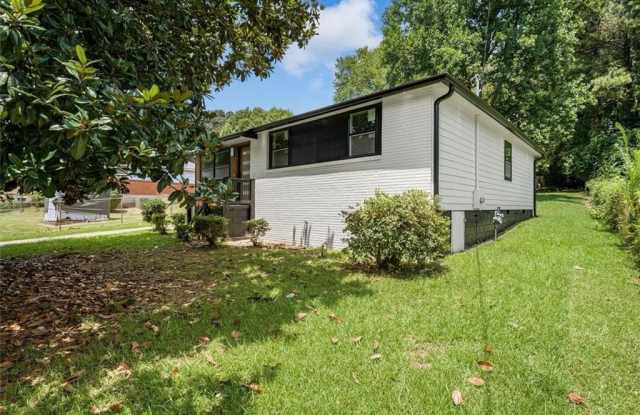 2353 Clarissa Drive NW Gallery 3