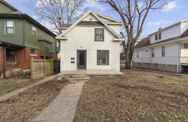 4121 Holly St - 2 photos photos