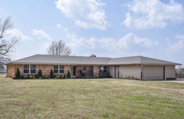 Newly remodeled home sitting on 2.5 acres Gallery 1