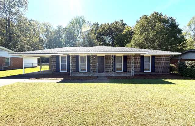** 3 bed 2 bath located in Wetumpka ** Call 334-366-9198 to schedule a self-showing Gallery 1