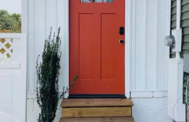 Knoxville 37920 - 1 bedroom, 1 bath studio apartment - Contact Tara Hayes (865) 242-8010 photos photos