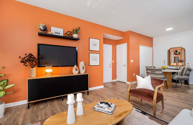 Warner West Apartments Gallery 4