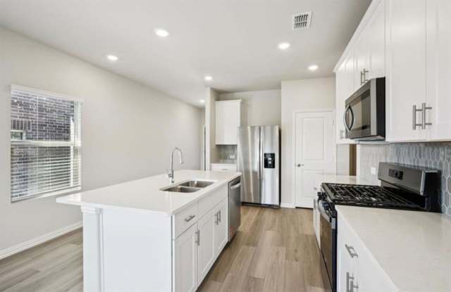 517 Clover Creek Drive photos photos