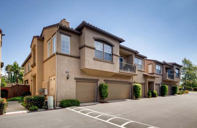 Fantastic 2 Bedroom Townhome minutes away to Camp Pendleton - 4474 Brisbane Way, Oceanside, CA 92058