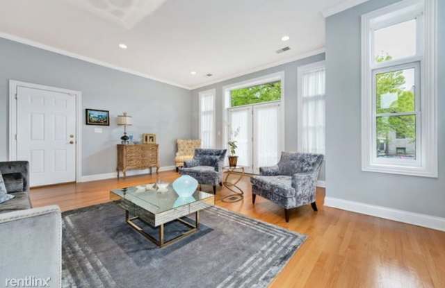 1601 N Claremont Gallery 4