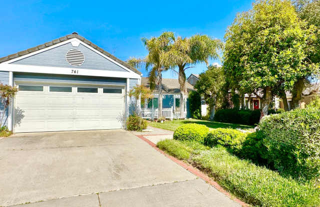 Beautiful Updating throughout Home! Kitchen  Bathrooms Updated,  a Wonderful Neighborhood  Location! photos photos