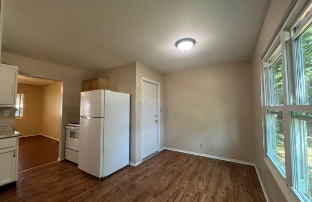 2210 Red Bud Cir Gallery 3