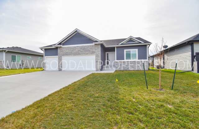 Clive 4 BR Ranch with a Finished lower level. - 16612 Wilden Drive, Clive, IA 50325