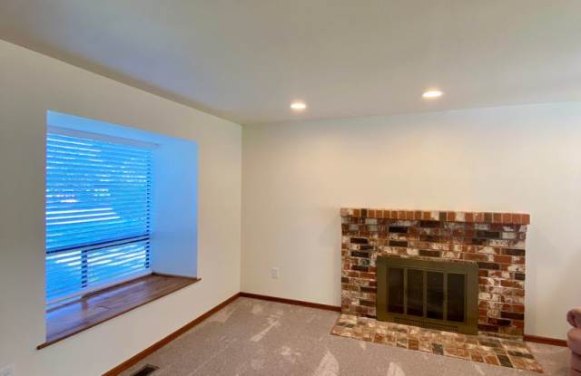 Move-In Ready 2BR/2BA Condo for Rent in the Heart of Fircrest! Gallery 4