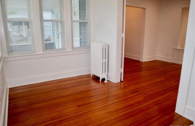38 Plymouth Avenue Gallery 4